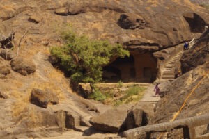 Die Jogeshwari-Höhlen in Mumbai, Maharestra sind buddhistische Höhlentempel aus dem 1. Jahrhundert. / The Jogeshwari Caves in Mumbai, Maharestra are Buddhist cave temples from the 1st century.