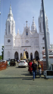 Die „Our Lady of Dolours Basilica“ in Thrissur, Kerala. / The ‘Our Lady of Dolours Basilica’ in Thrissur, Kerala.