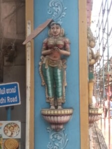 Hinduistischer Tempelschmuck in Ernakulam, Kerala. / Hindu temple jewellery in Ernakulam, Kerala.