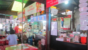 Ein Food-Stall in Bangkok. / A food stall in Bangkok.