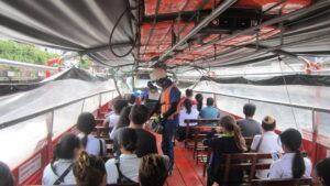 In einem Klong-Boot in Bangkok. / In a klong boat in Bangkok.