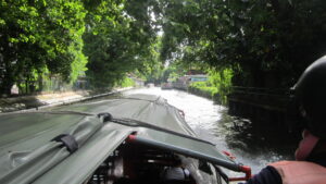Blick über ein Klong-Boot in Bangkok. / View over a Klong boat in Bangkok.