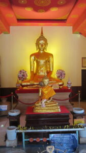 Buddha im Wat Saket (Golden Mount) in Bangkok. / Buddha in Wat Saket (Golden Mount) in Bangkok.