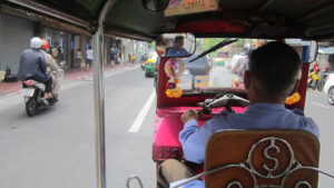 Riksha-Fahren in Bangkok. / Riksha driving in Bangkok.