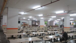 Eine Universitäts-Mensa in Bangkok. / A university canteen in Bangkok.